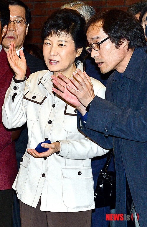환생경제, 허수아비 박근혜 그리고 윤석열차 - 대통령 비하의 역사 박근혜 대통령 후보와 중앙대 문예창작과 교수 이대영 문화특보
